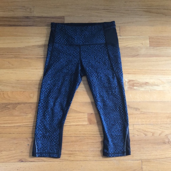 Lululemon 17in Crops - Picture 2 of 6